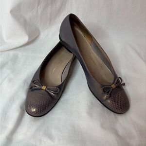 vintage Salvatore Ferragamo women’s ballerina shoes size6 1/2AA round toe Italy
